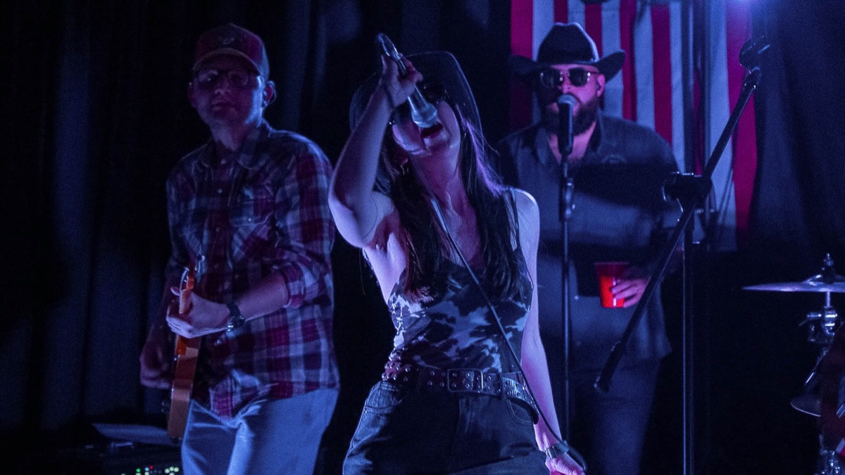 Next Stop Nashville performing live – modern country tribute band in the West Midlands